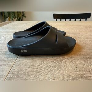 OOFOS OOahh Slide Sandals Black Women’s 7 athletic beach vacation swim outdoors